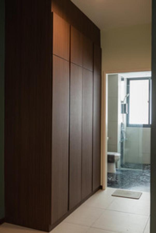 Deluxe Seaview Suite Twin Bed By The Only Bnb Tanjung Tokong Exterior foto